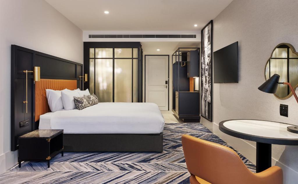 Executive, King Bed