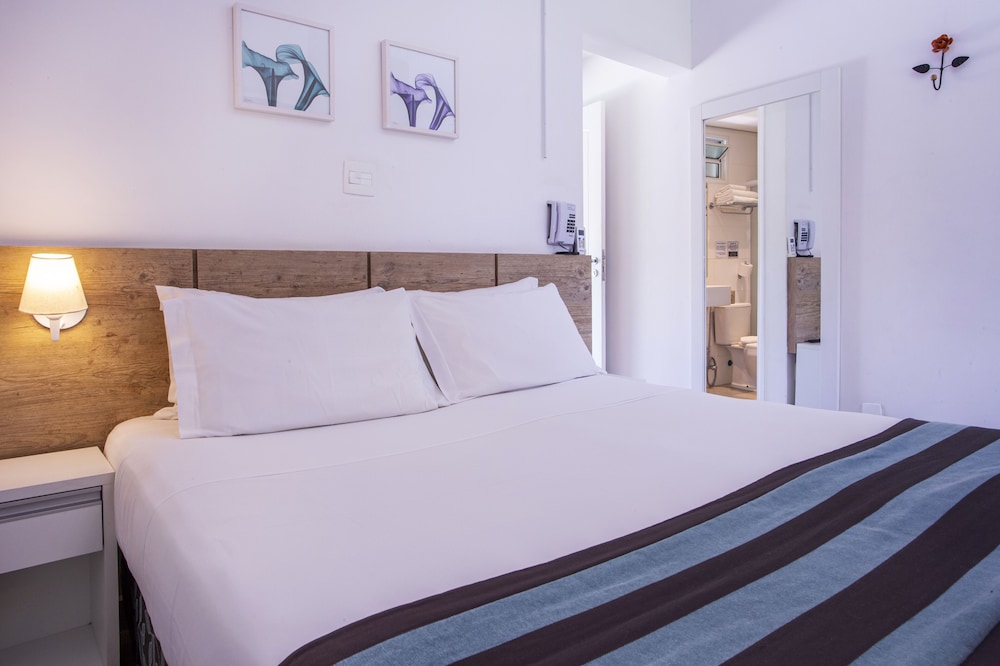 Compact, Luxury, Leisure, Queen Bed, Hot Tub