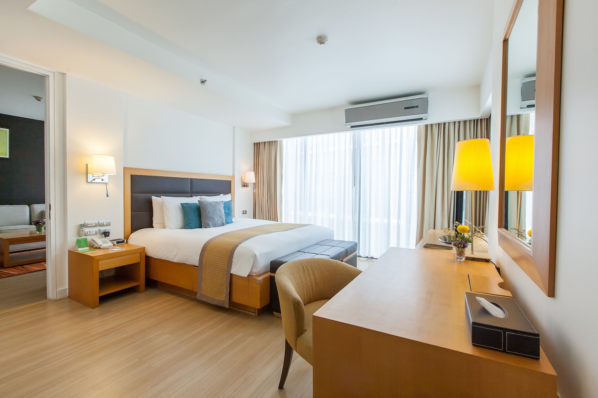 1 BEDROOM, SUITE