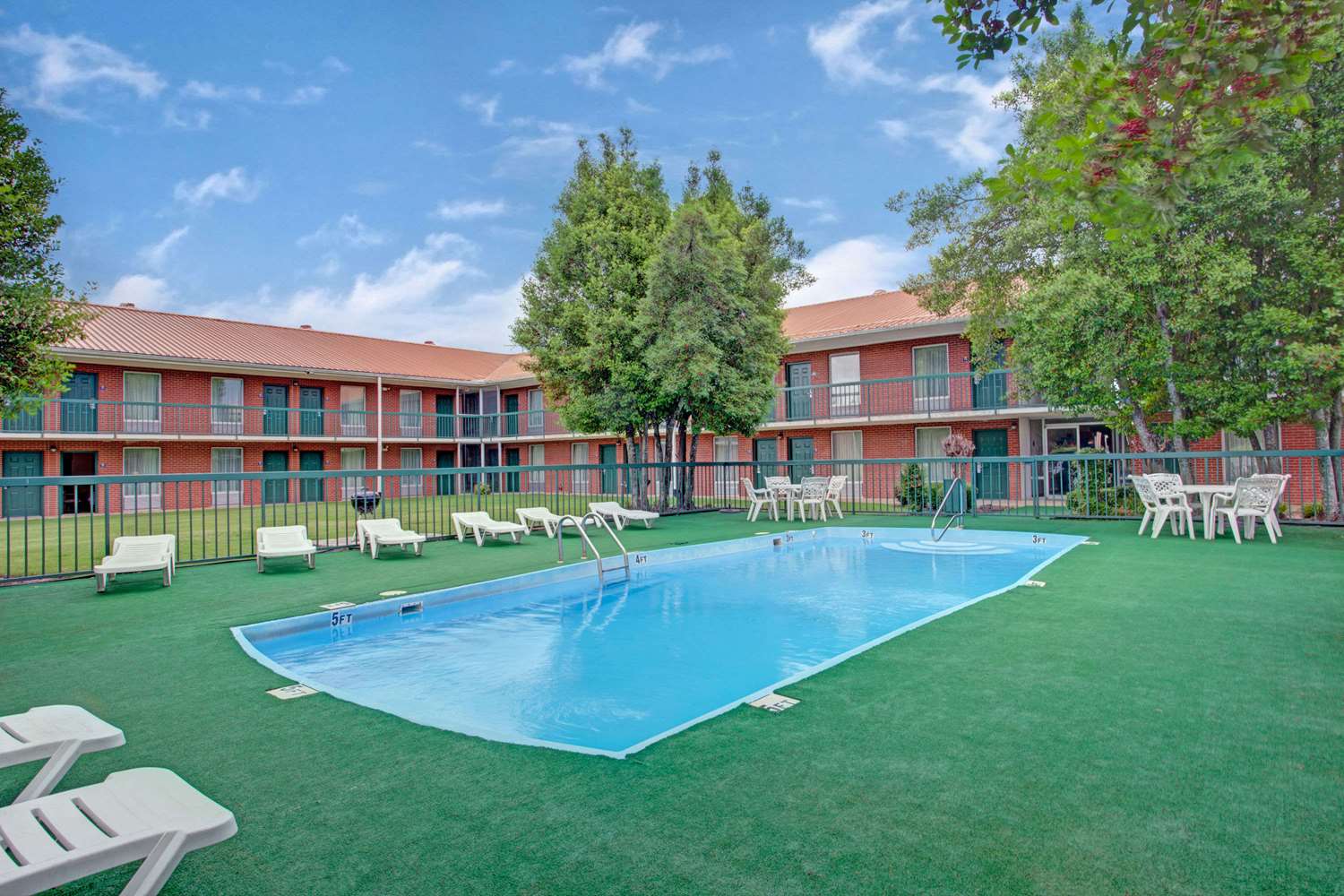 Days Inn & Suites By Wyndham Collierville Germantown Area 24/25