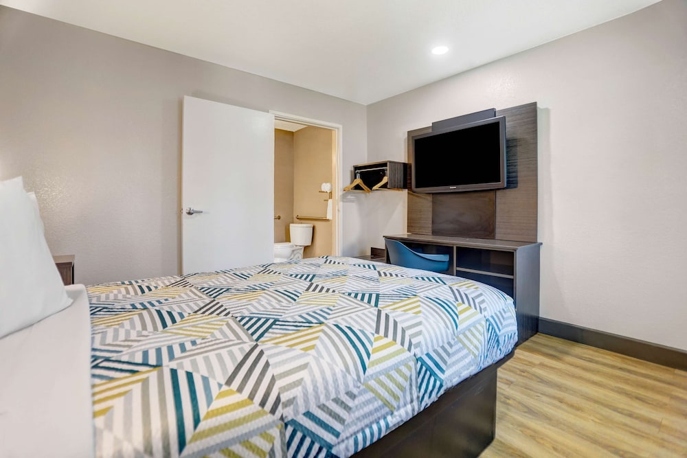 Motel6 San Bernardino, CA - North 29/58