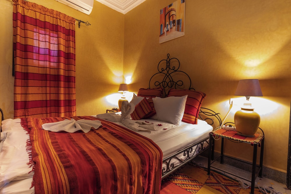 BASIC, DOUBLE OR TWIN BED