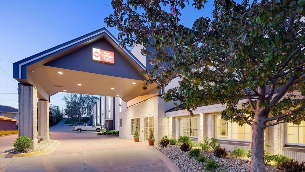 Best Western Plus Longbranch Hotel and Convention Center 1/25