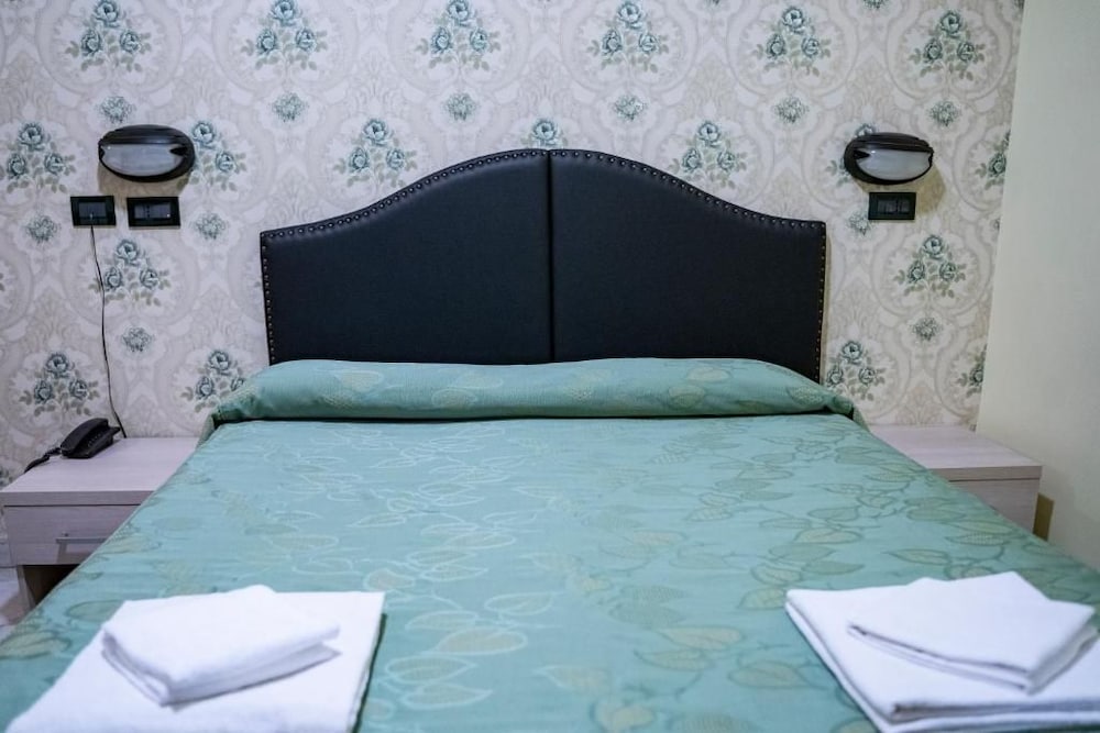 Hotel Ferrarese Roma 43/49