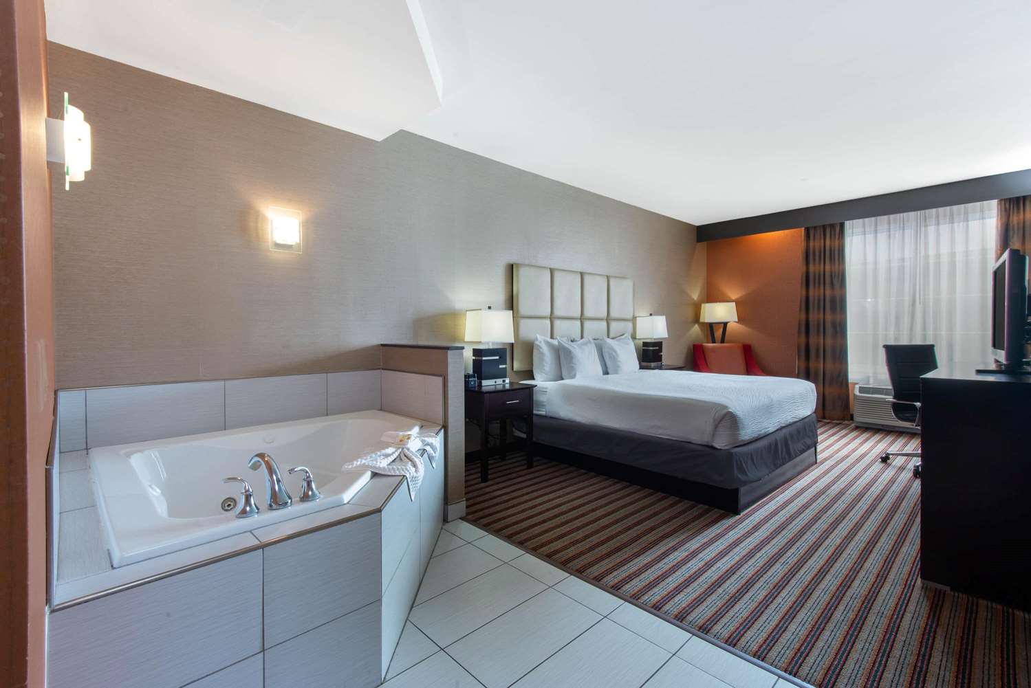 La Quinta Inn & Suites by Wyndham Harrisburg-Hershey 14/51
