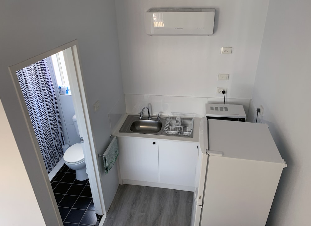 Baths Motel 17/33