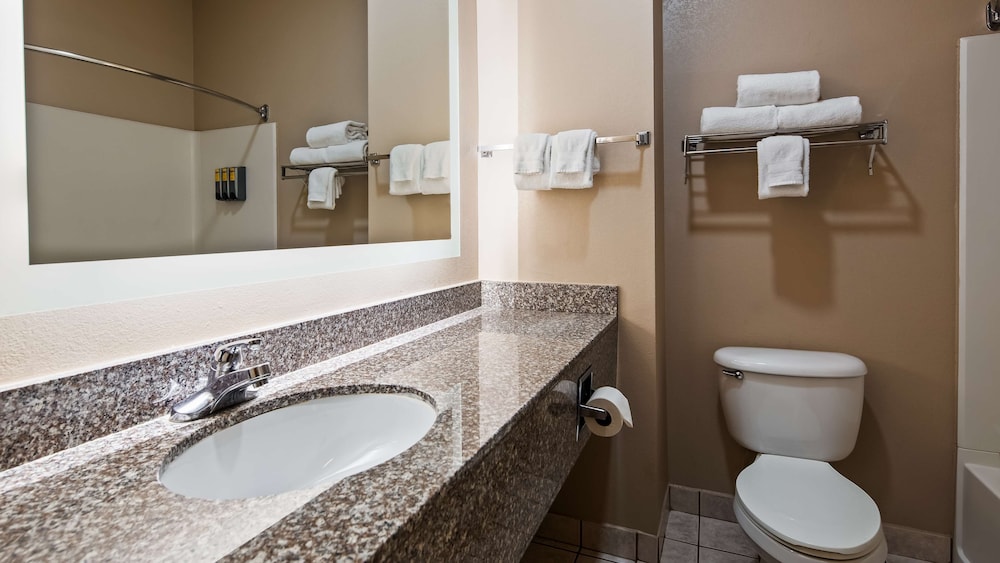 Best Western Plus Russellville Hotel & Suites 4/32