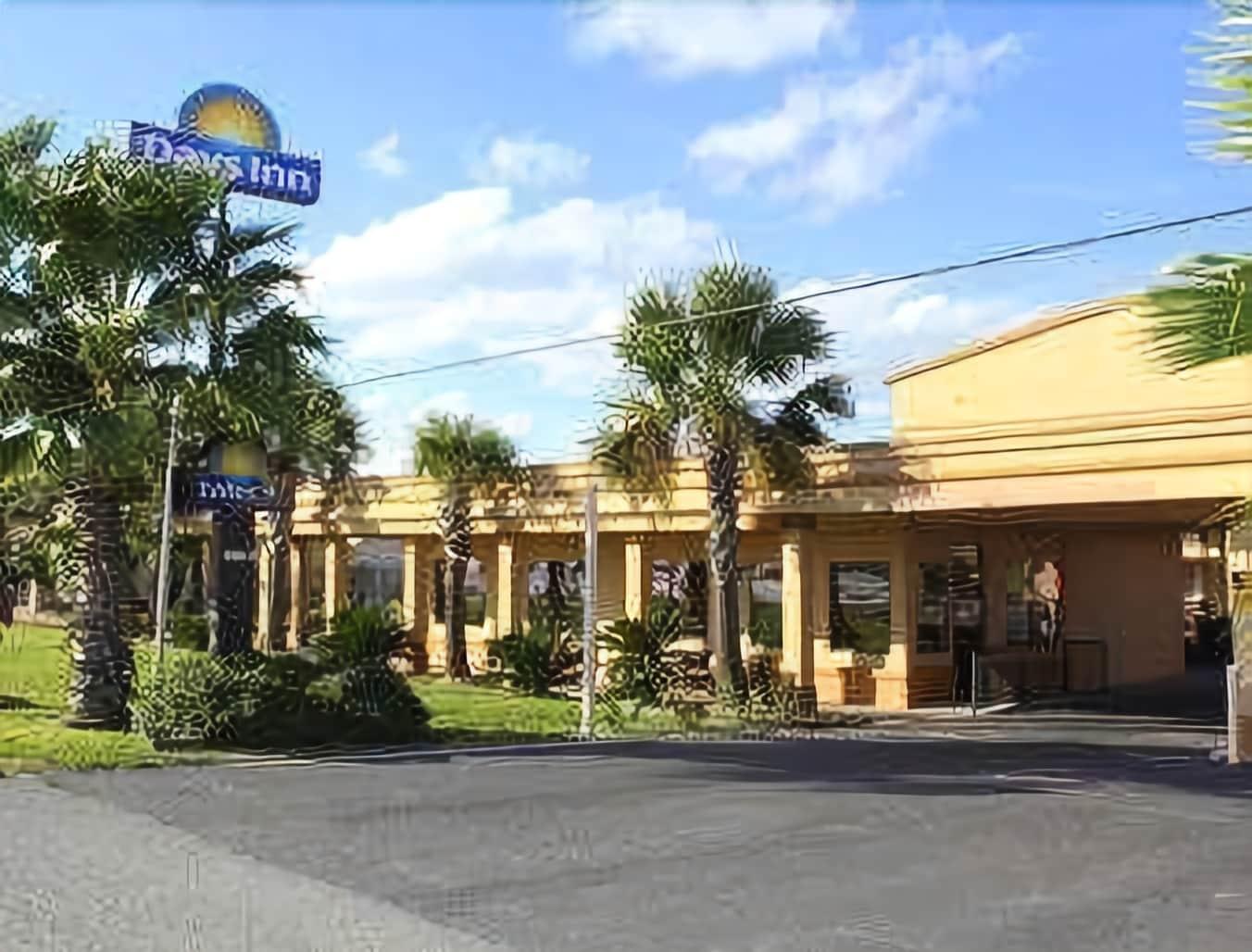 Days Inn By Wyndham Lake Charles 2/32