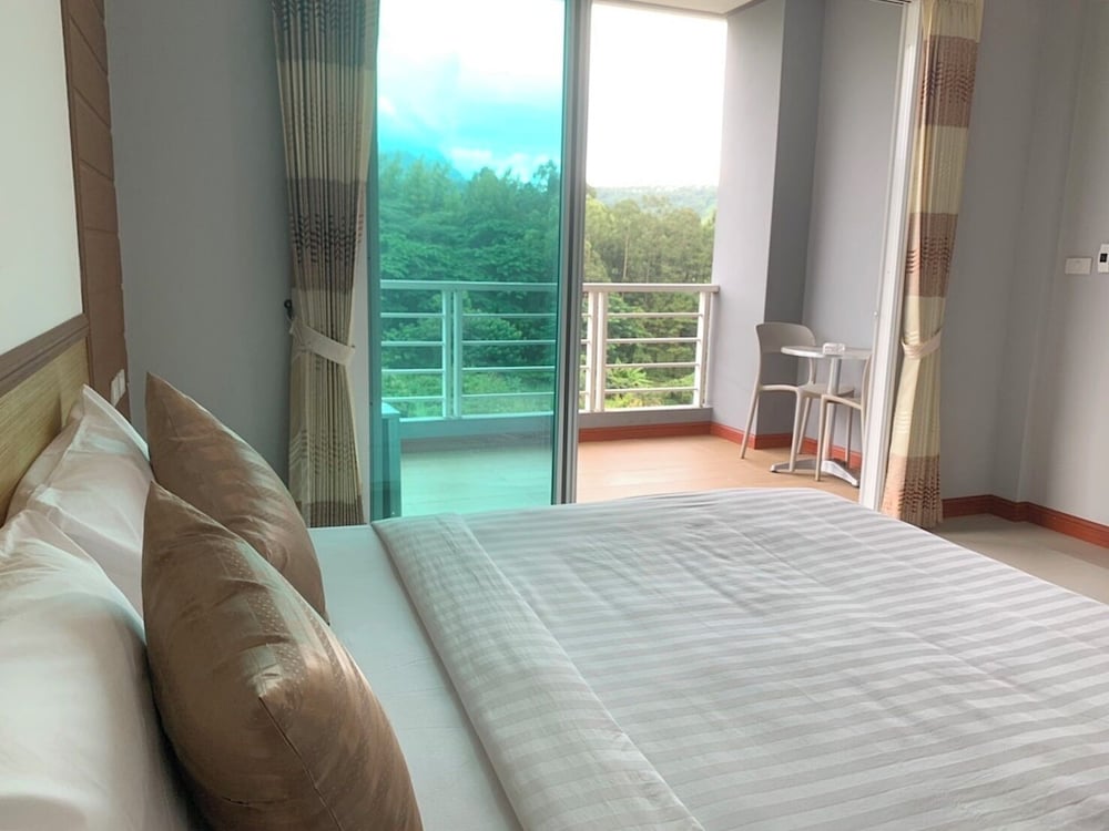 Breeze Hill Hotel 14/50