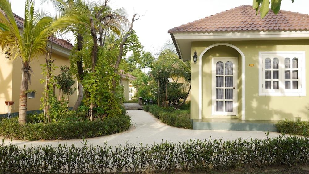 Wangpla Villa Resort 66/67