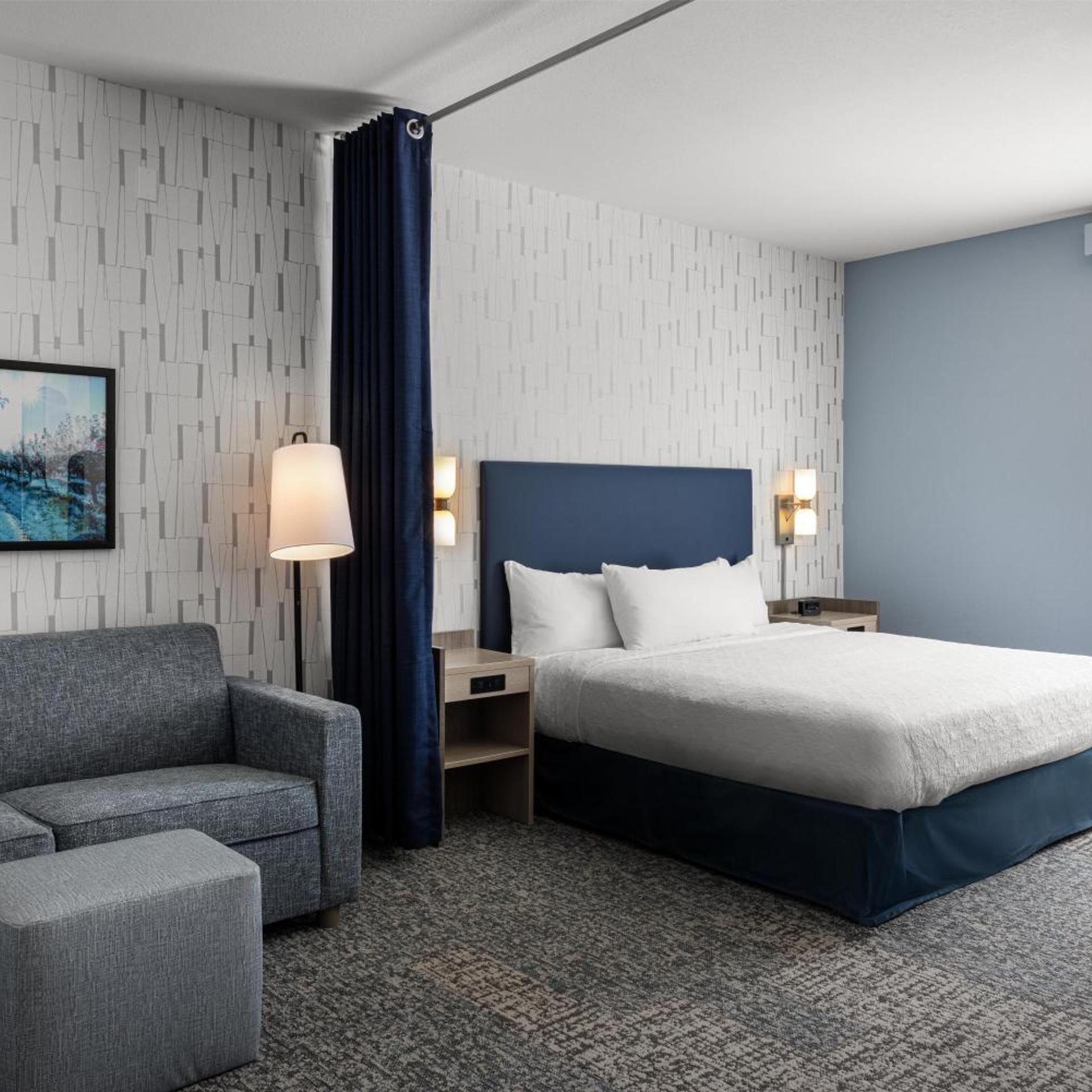 Studio, Suite, King Bed, Bathtub, Accessible