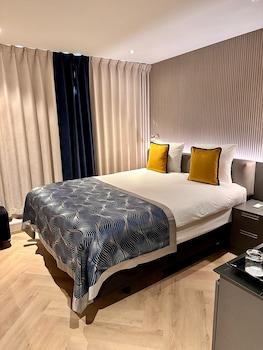Semi Room, Basic, Basement, King Bed، HAMPSHIRE BOUTIQUE HOTEL SEBASTIANS 2/2