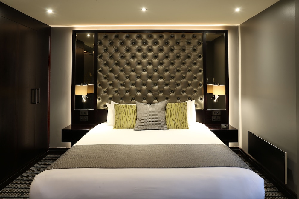 DELUXE, SUITE