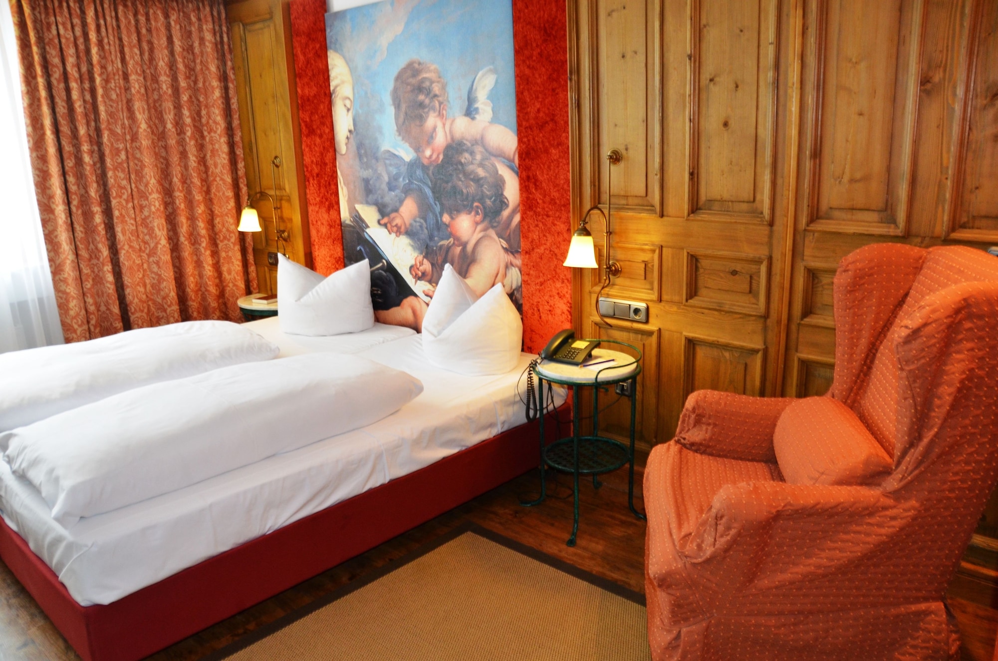 COMFORT, QUEEN BED