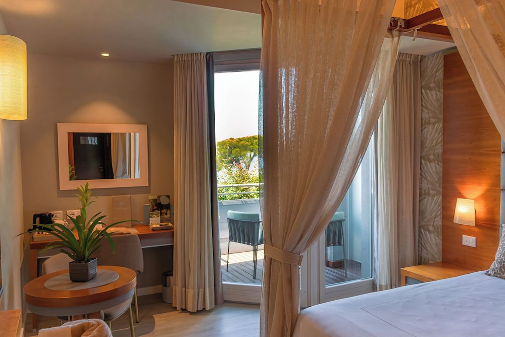 غرفة بسرير مزدوج بإطلالة على البحيرة، Hotel Corte Valier 6/10