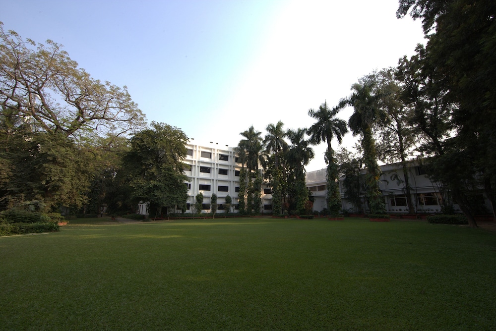 Clarks Hotel 47/50