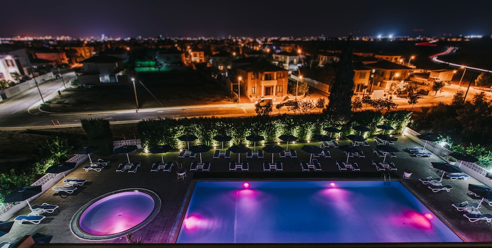 Sveltos Hotel 12/88