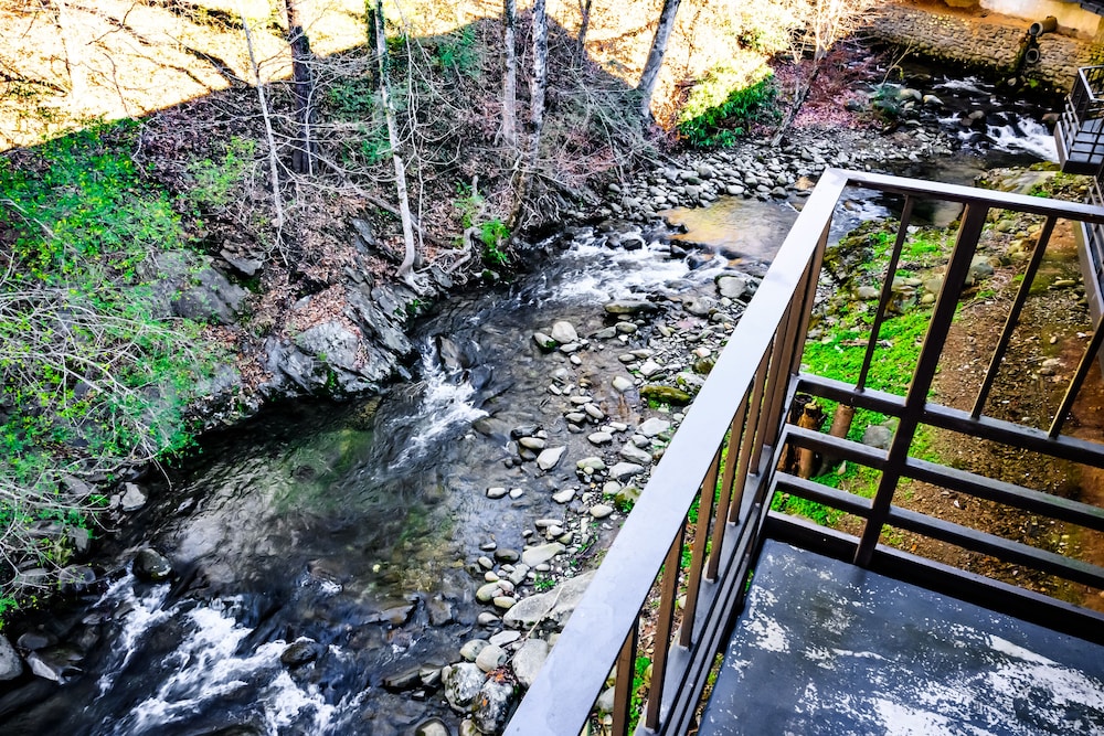 Bear Creek Inn Gatlinburg 16/41