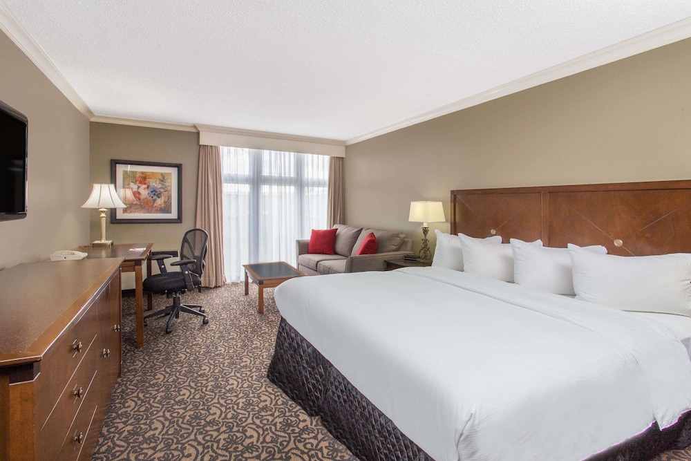 Ramada By Wyndham Cornwall 27/71