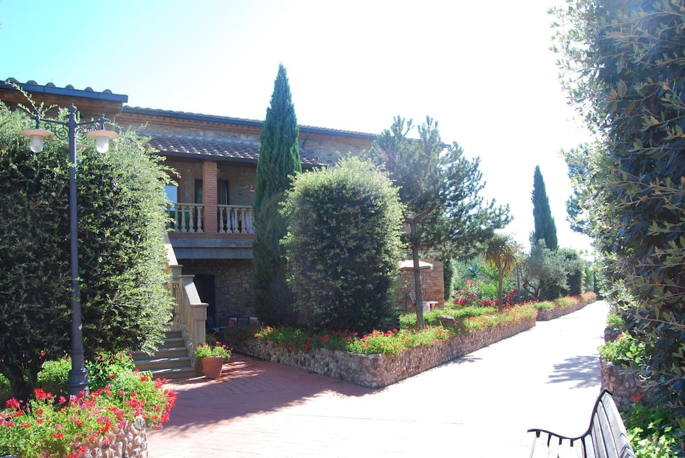 Fattoria Belvedere 1/50