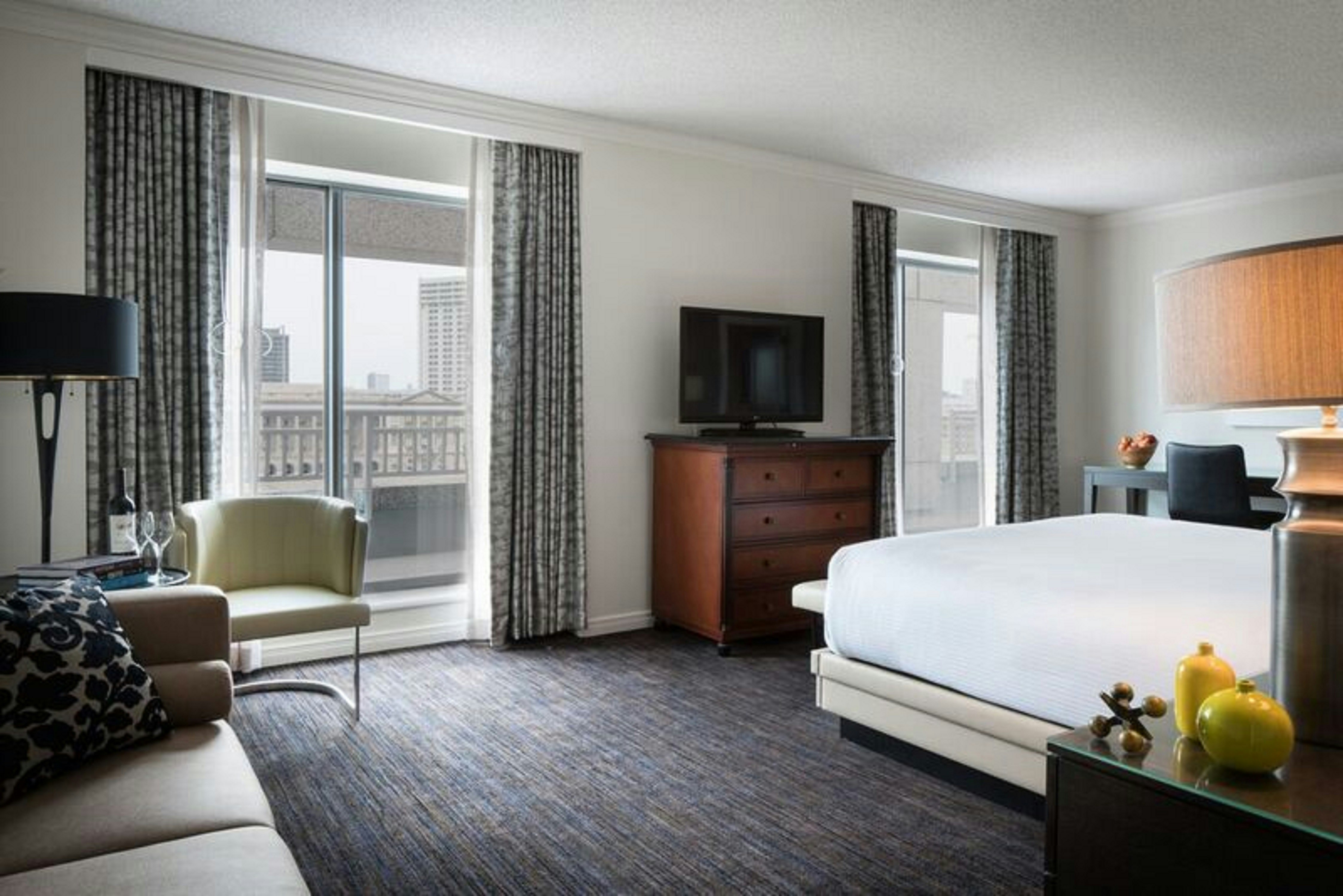 The Logan Philadelphia Curio Collection by Hilton 22/90