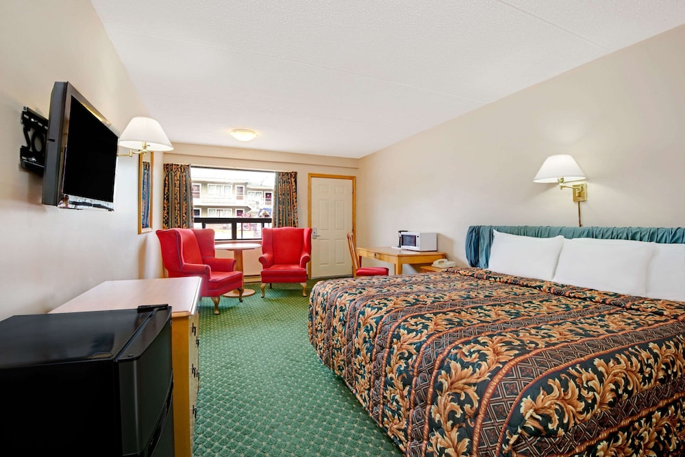 Knights Inn Midland 12/32