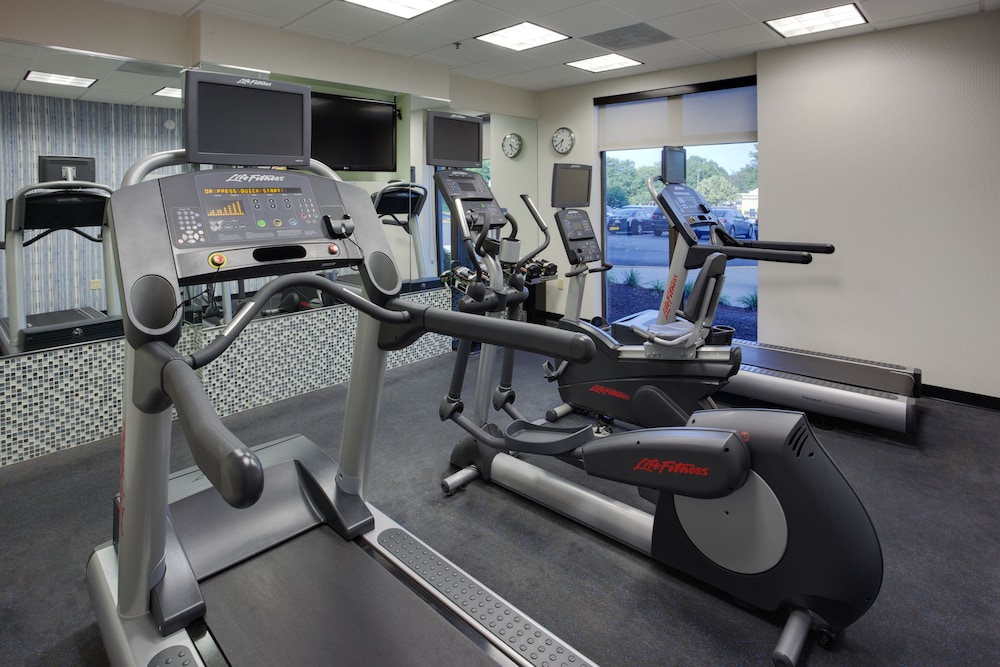 Holiday Inn Express Suites Laurel Lakes 28/58
