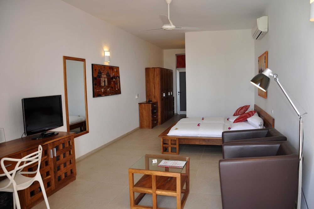 Leo S Beach Hotel Restaurant Adults Only 6/39
