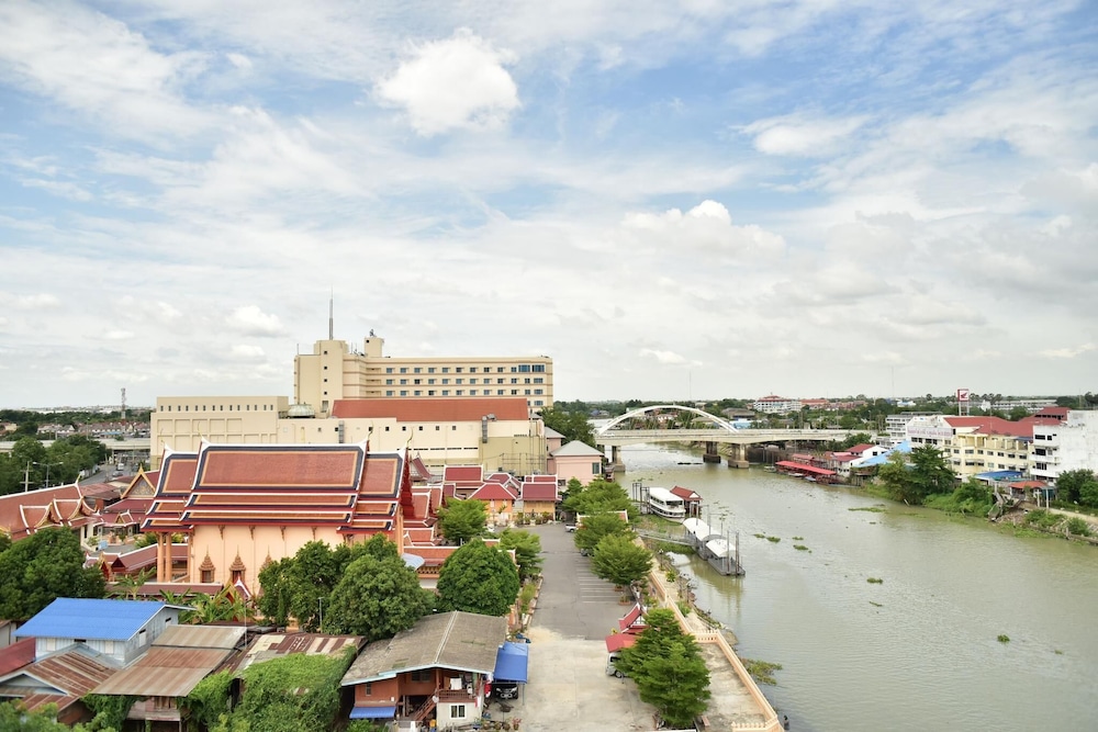 Ayothaya Riverside Hotel 46/51