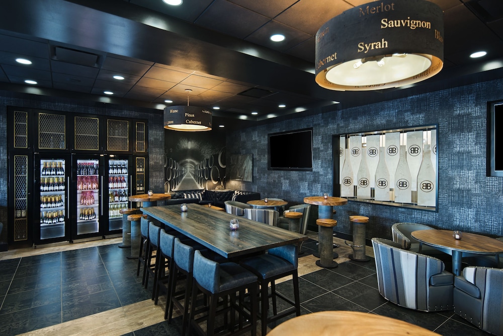 Oxford Suites Sonoma County - Rohnert Park 35/44
