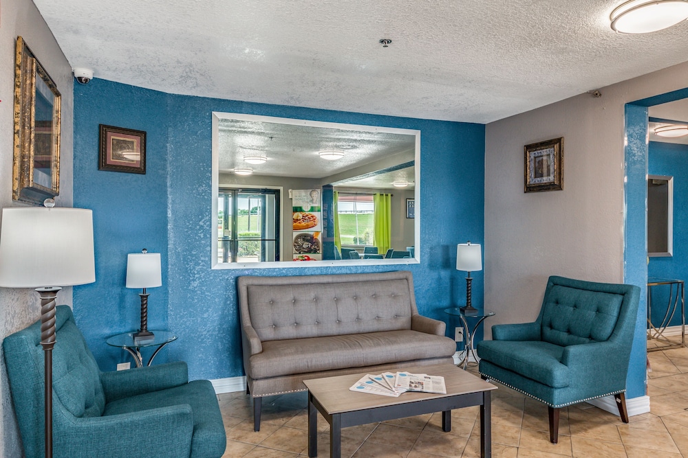Quality Inn I-10 East near Frost Bank Center 26/42