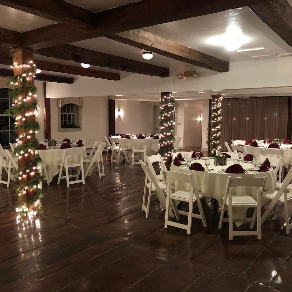 The Dowds Contry Inn and Event Center 39/50