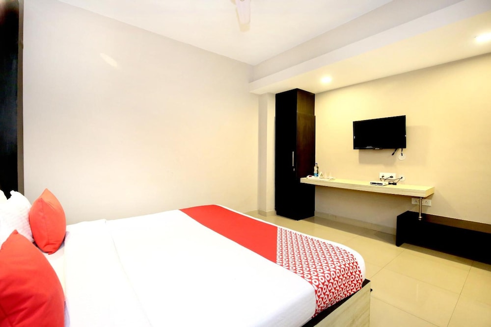 Oyo Rooms Ludhiana Railway Station Clock Tower 25/50