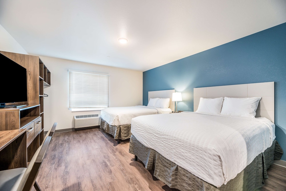 STUDIO, 2 QUEEN BEDS