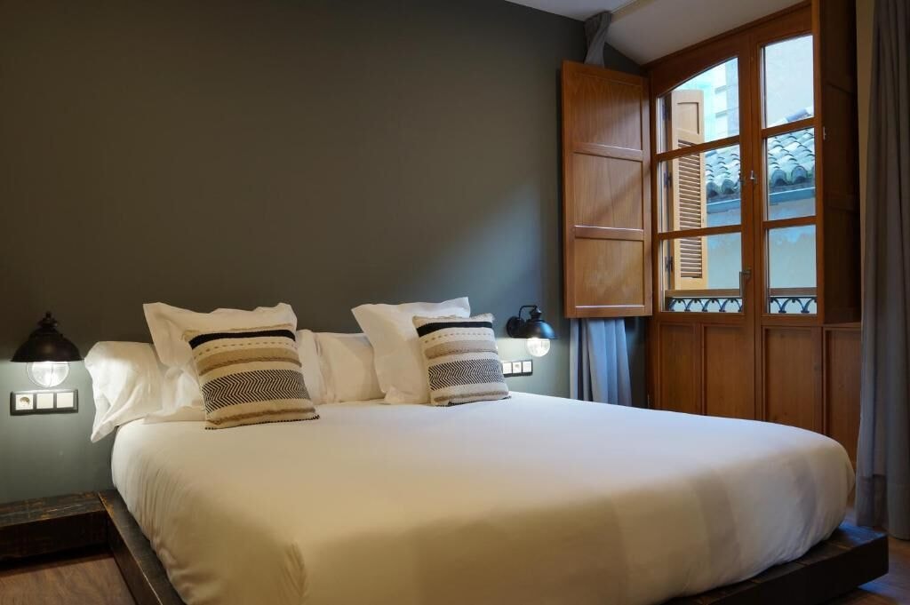 STUDIO, TWIN BEDS