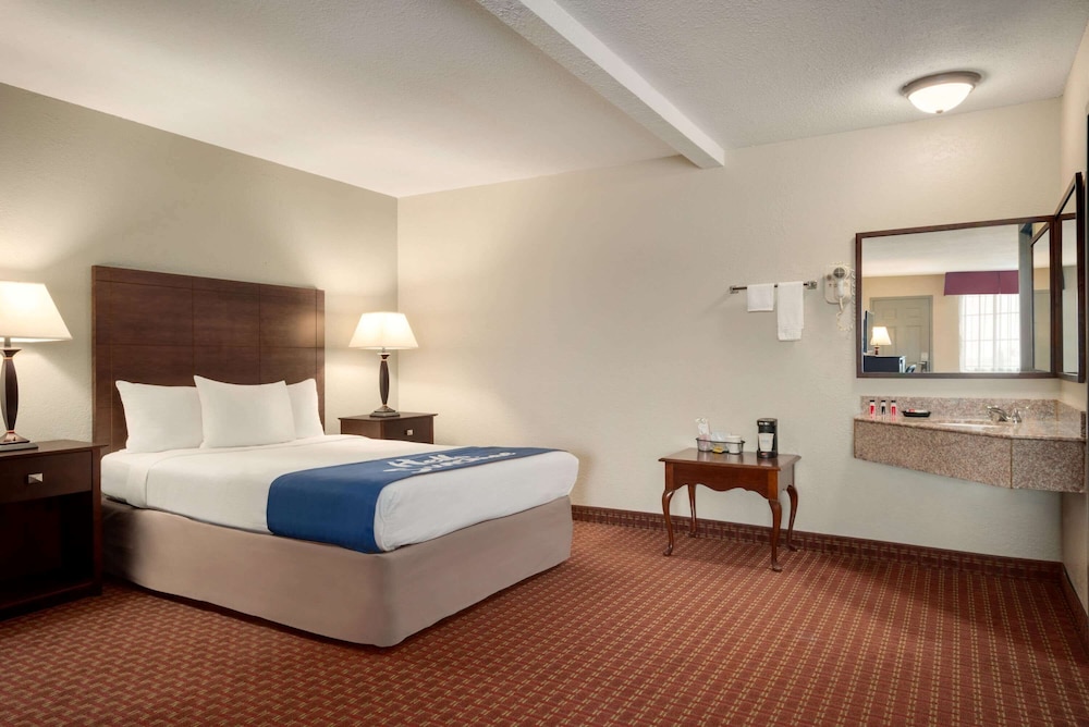 Days Inn by Wyndham Whitmore Lake 28/64