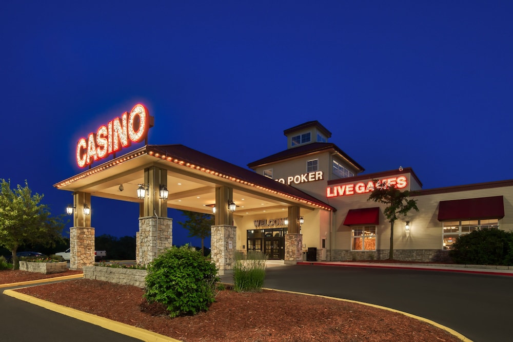 Lakeside Hotel Casino, a Travelodge by Wyndham 1/52