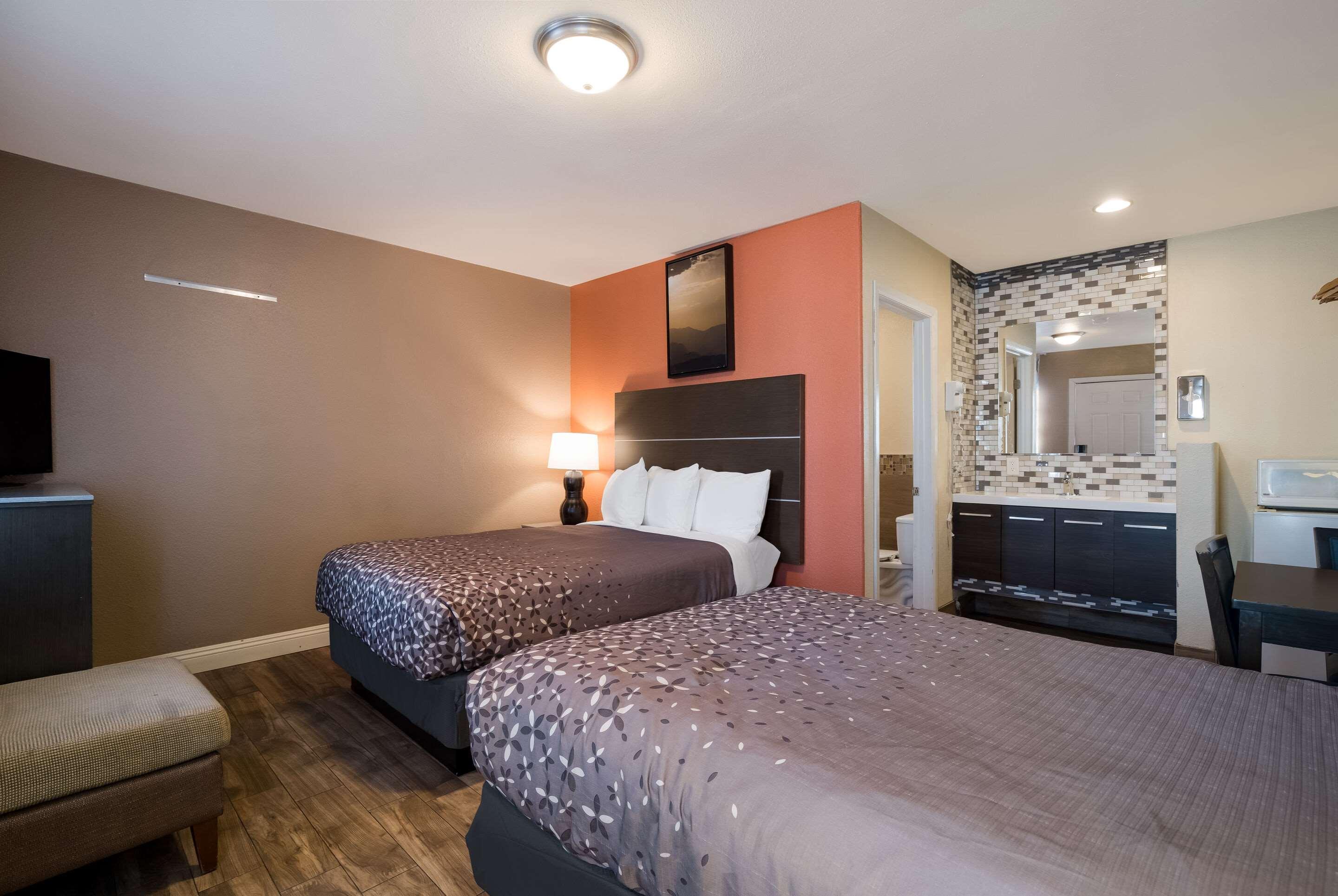 غرفة رباعية بسريرين مزدوجين، Rodeway Inn Near Coachella 3/5
