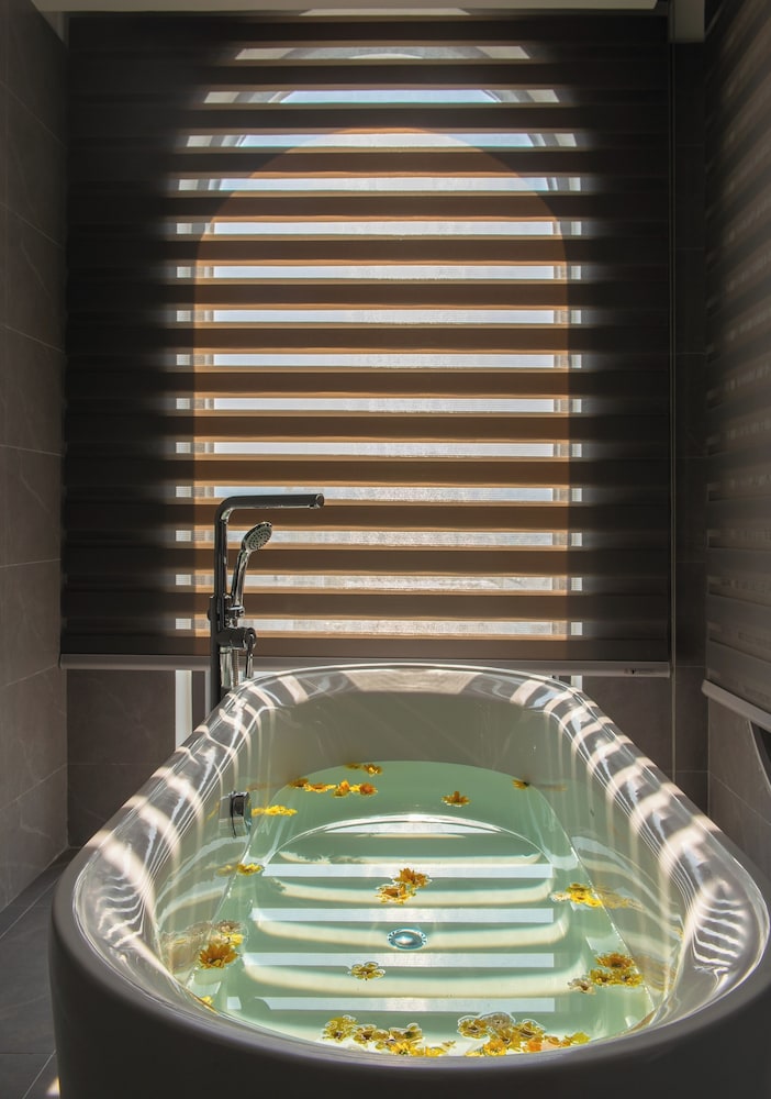 GRAND TOURANE NHA TRANG HOTEL 50/50