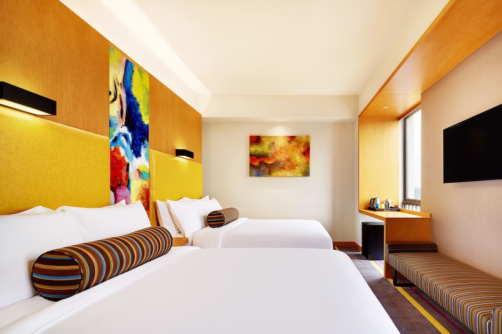 Aloft Dongguan Dynamic Town 13/48