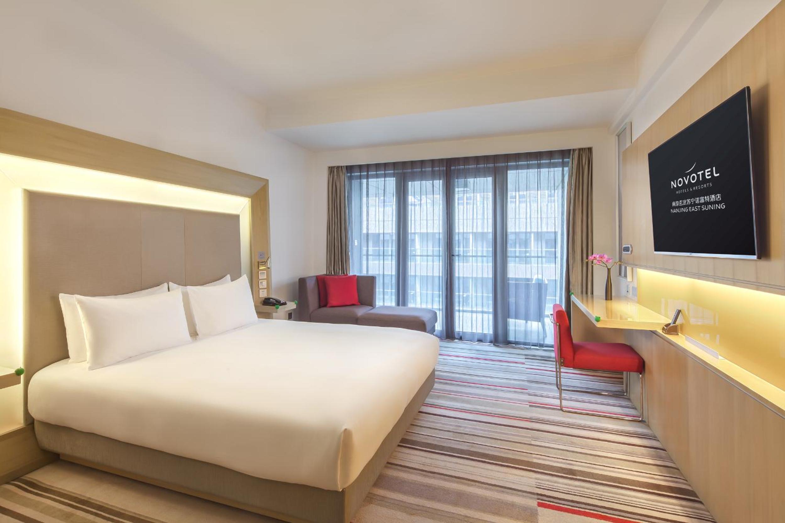 PREMIER, EXECUTIVE, KING BED