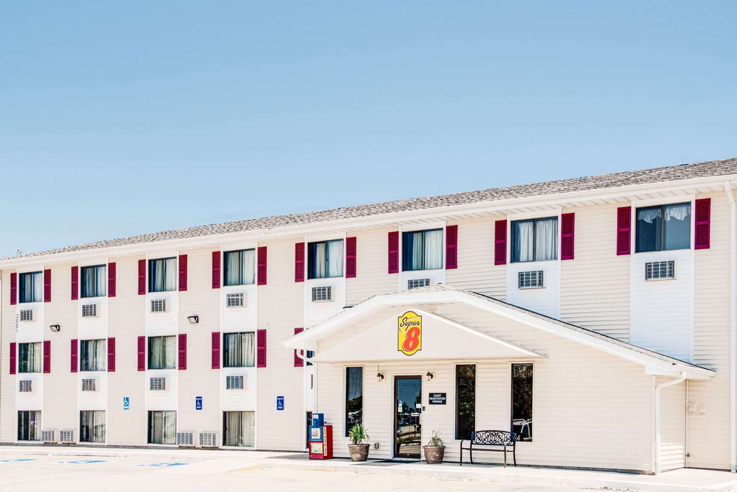 Super 8 By Wyndham Burlington 2/26