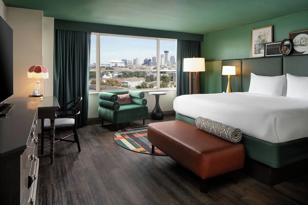 ROOM, KING BED