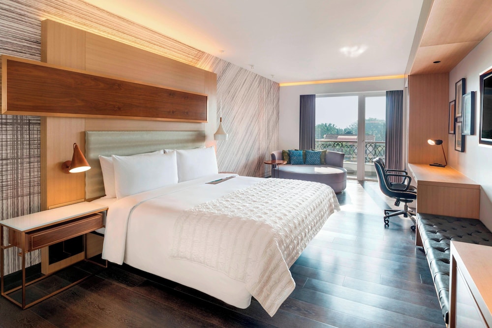 CLASSIC, KING BED, BALCONY