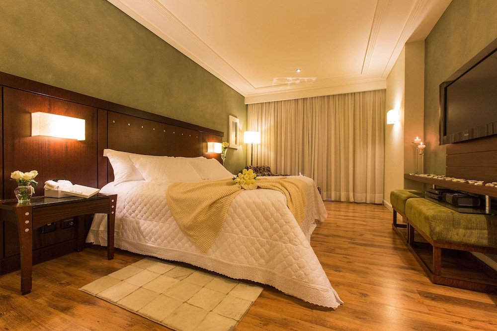 ROYAL, SUITE
