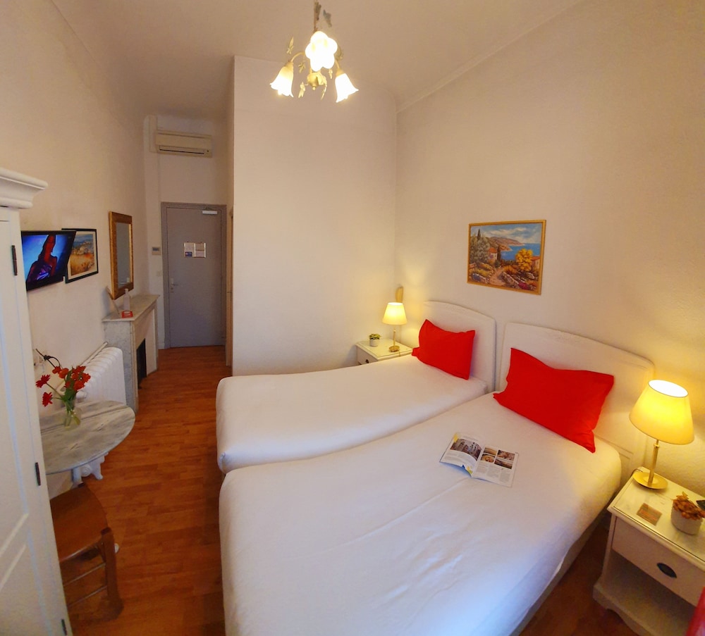 Richelieu Hotel 16/68