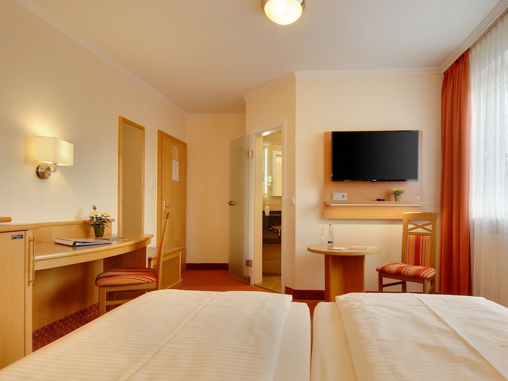 Hotel Kriemhild Am Hirschgarten 26/79