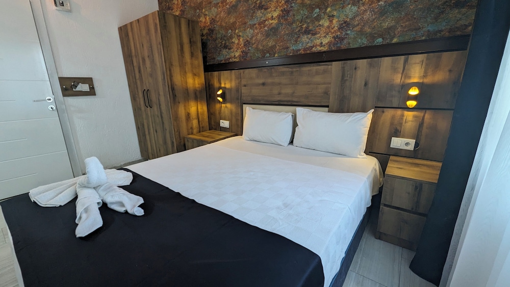 Ramona Kale Hotel 6/16