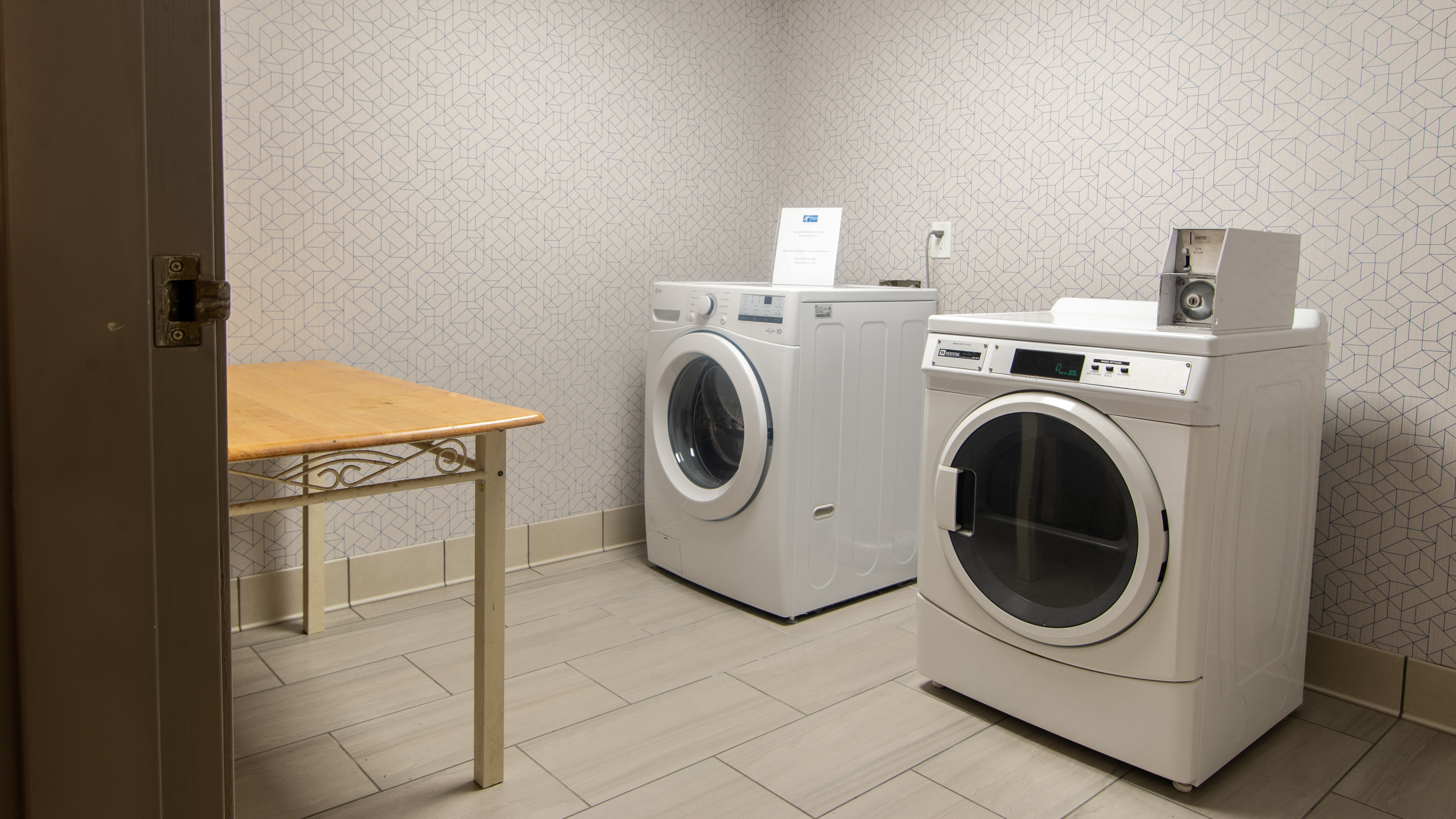 Holiday Inn Express Oakdale 44/72