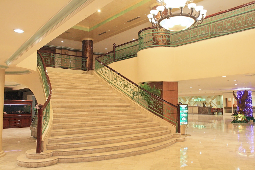 TUNJUNGAN HOTEL 17/73